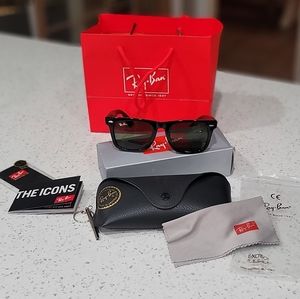 Ray-Ban Wayfarer Sunglasses